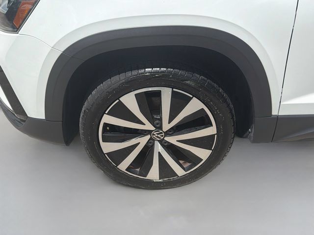 Used 2023 Volkswagen Taos SE FWD image 28
