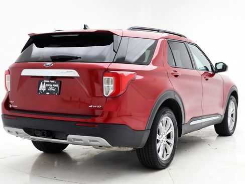 Used 2024 Ford Explorer XLT w/ Equipment Group 202A AWD/4WD image 8