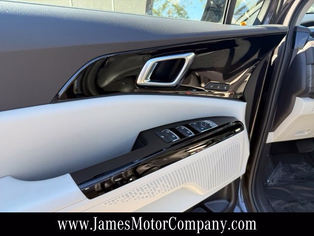 Used 2024 Kia Carnival SX FWD image 15