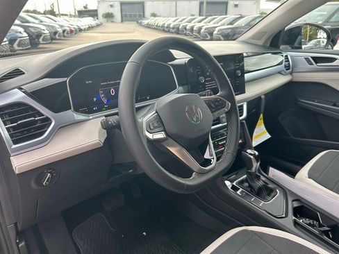 New 2026 Volkswagen Taos SE image 14