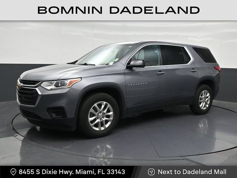 Used 2020 Chevrolet Traverse LS FWD image 1