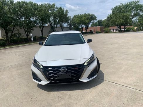 Used 2023 Nissan Altima 2.0 SR FWD image 2