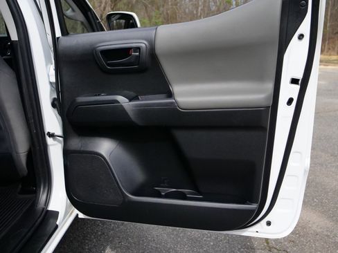 Used 2023 Toyota Tacoma SR AWD/4WD image 31