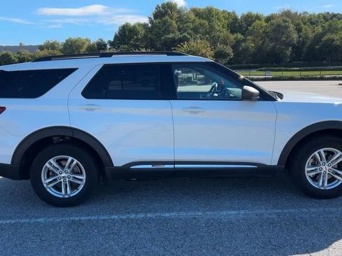 Used 2022 Ford Explorer XLT w/ Equipment Group 202A image 8