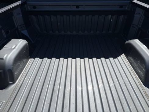 Used 2023 Chevrolet Silverado 1500 LT AWD/4WD image 6