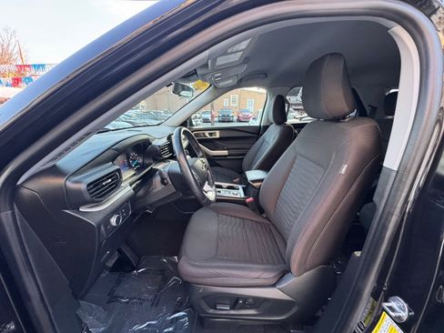 Used 2021 Ford Explorer XLT image 9