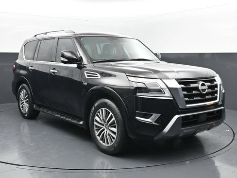 Used 2021 Nissan Armada SL w/ Captain's Chairs Package RWD image 7