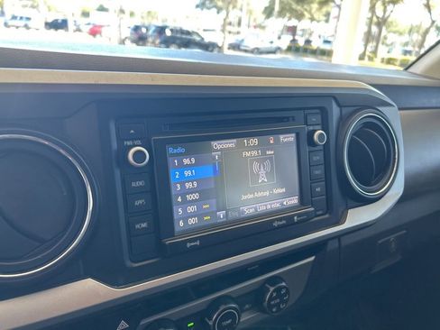 Used 2017 Toyota Tacoma 2WD Double Cab image 40