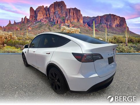 Used 2021 Tesla Model Y Long Range AWD/4WD image 4