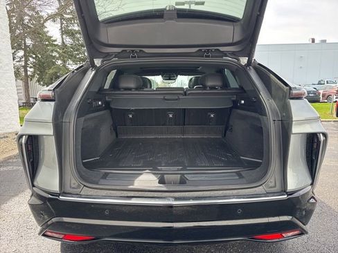 Used 2025 Cadillac Lyriq Luxury w/ LPO, Floor Liner Package AWD/4WD image 7