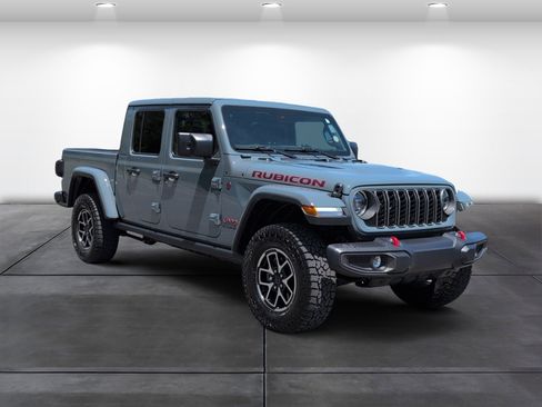 Used 2025 Jeep Gladiator Rubicon w/ Convenience Group AWD/4WD image 2