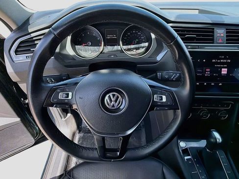 Used 2019 Volkswagen Tiguan SE w/ Panoramic Sunroof Package FWD image 38