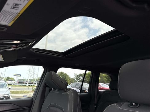 Used 2025 Jeep Grand Cherokee Laredo X w/ Luxury Tech Group I AWD/4WD image 9
