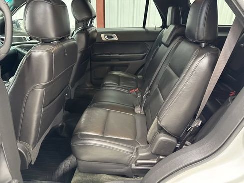 Used 2014 Ford Explorer XLT w/ Equipment Group 202A AWD/4WD image 14