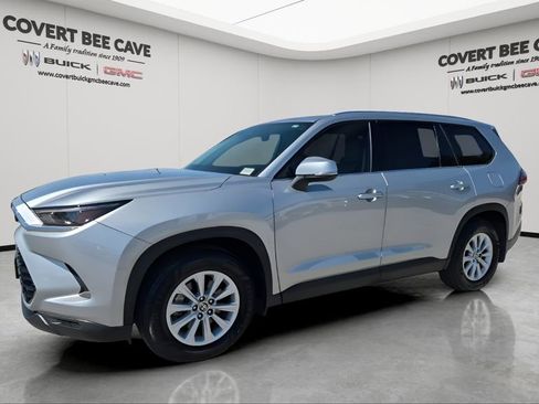 Used 2024 Toyota Grand Highlander XLE image 3