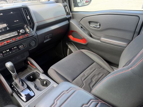 Used 2025 Nissan Frontier PRO-4X AWD/4WD image 17