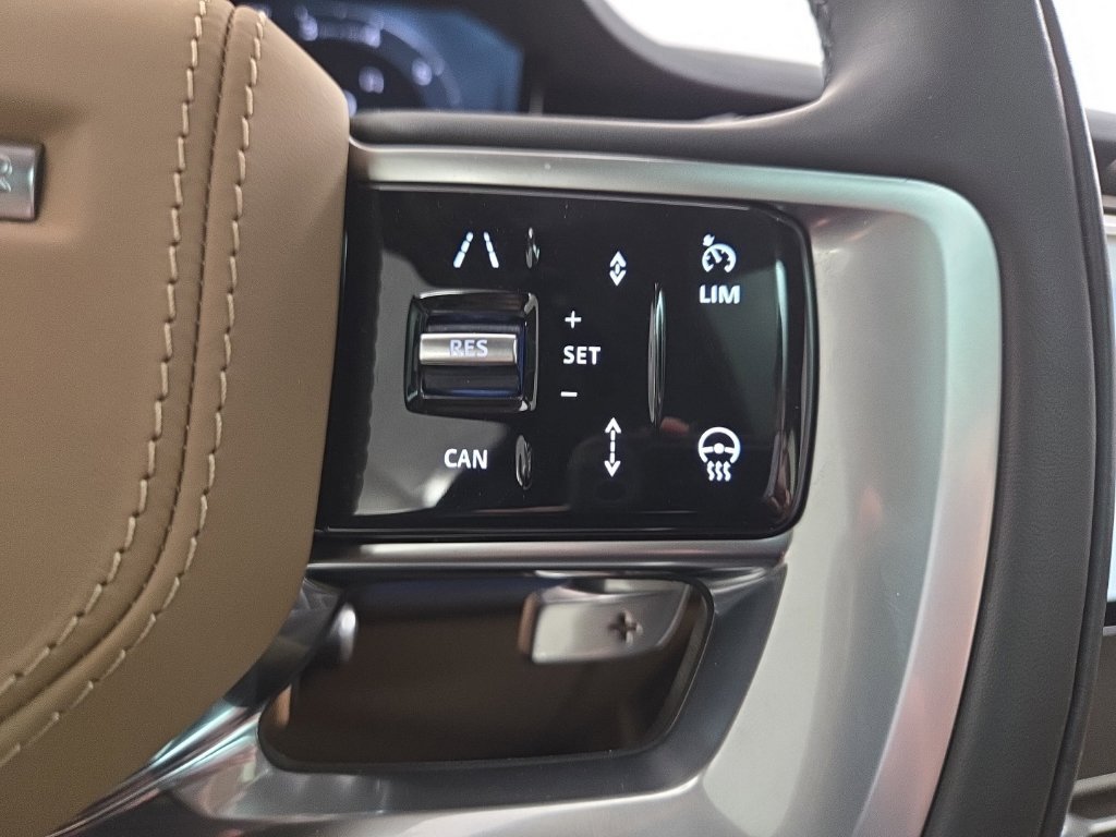 Used 2026 Land Rover Range Rover SE AWD/4WD image 19