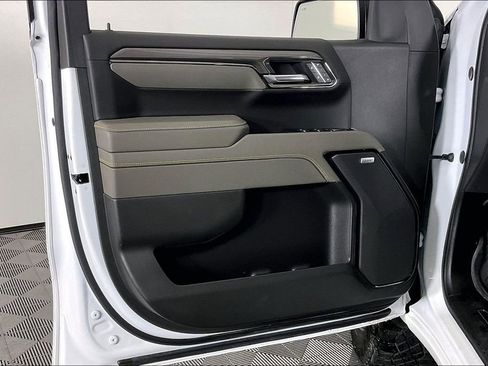 Used 2025 Chevrolet Silverado 1500 ZR2 w/ Technology Package image 24