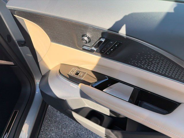 Used 2026 Cadillac Lyriq Signature Luxury w/ Nappa Leather Package AWD/4WD image 15