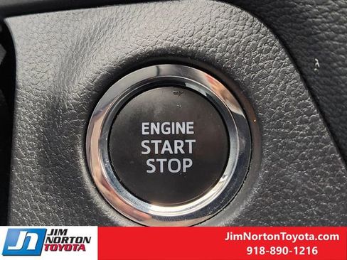 Used 2025 Toyota RAV4 XLE image 21