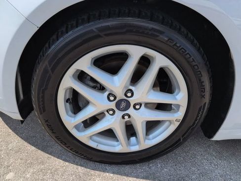 Used 2016 Ford Fusion SE FWD image 11