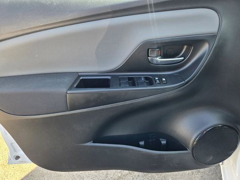 Used 2016 Toyota Yaris SE image 9