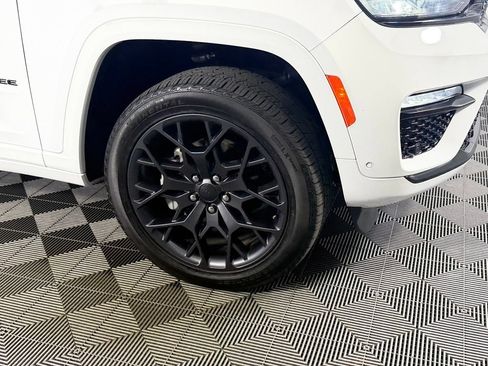 Used 2024 Jeep Grand Cherokee Summit AWD/4WD image 6