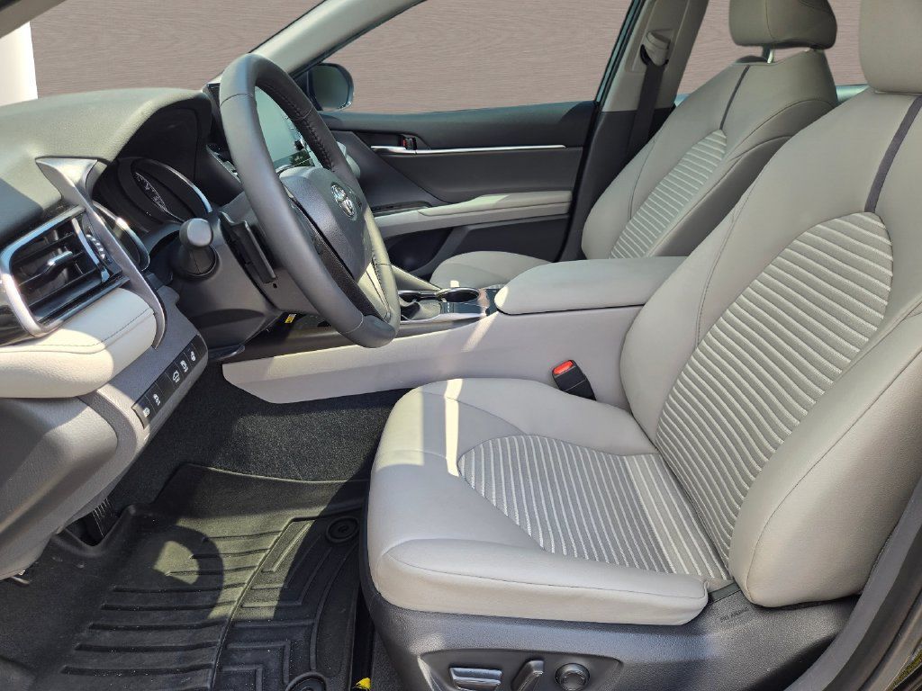 Used 2024 Toyota Camry SE w/ Cold Weather Package FWD image 20