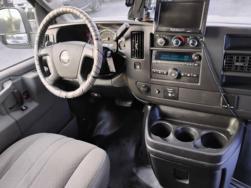 Used 2016 GMC Savana 2500 image 18