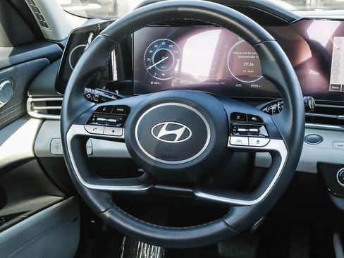 Used 2025 Hyundai Elantra Limited FWD image 21