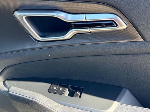 New 2026 Kia Sportage LX image 16