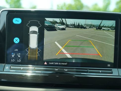 Used 2025 Volkswagen Atlas SE FWD image 28