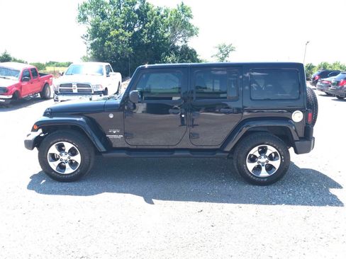 Used 2016 Jeep Wrangler Unlimited Sahara w/ Dual Top Group AWD/4WD image 2