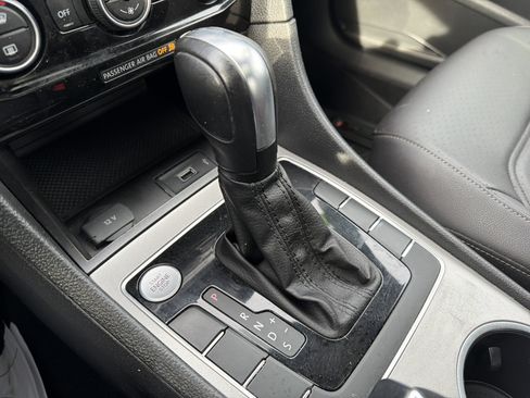 Certified 2021 Volkswagen Passat 2.0T R-Line image 23