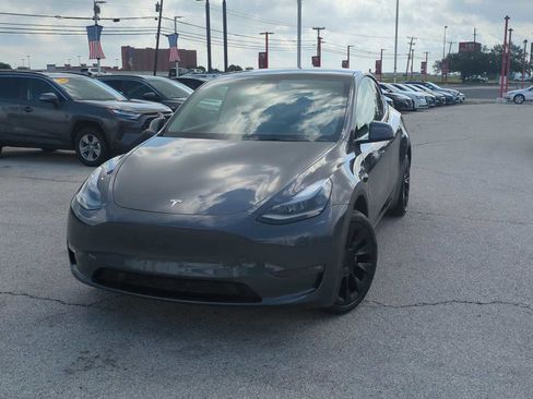 Used 2023 Tesla Model Y AWD image 1