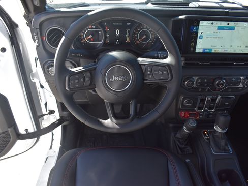 New 2025 Jeep Gladiator Rubicon w/ Convenience Group image 18