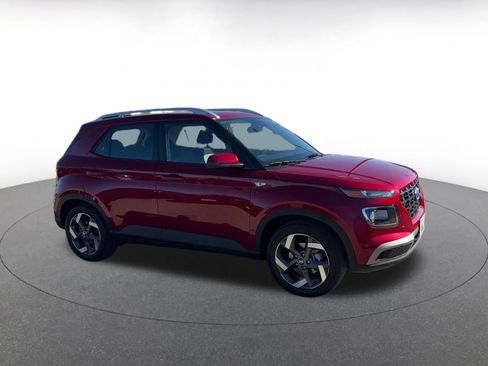 Used 2025 Hyundai Venue SEL image 2
