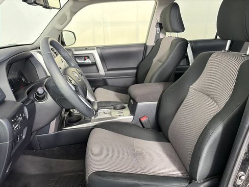 Used 2022 Toyota 4Runner SR5 AWD/4WD image 11