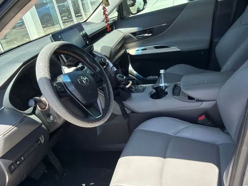 Used 2022 Toyota Venza XLE AWD/4WD image 7