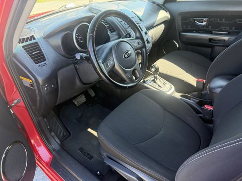 Used 2013 Kia Soul + FWD image 9