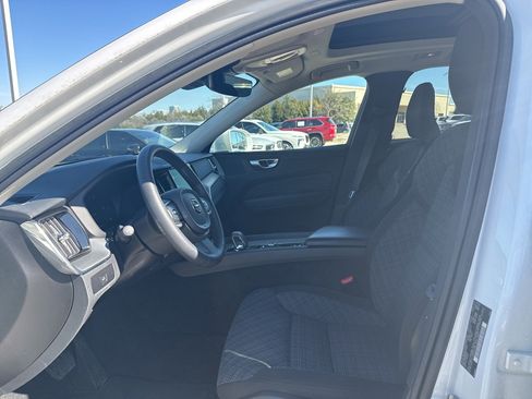 Certified 2023 Volvo XC60 B5 Core image 16