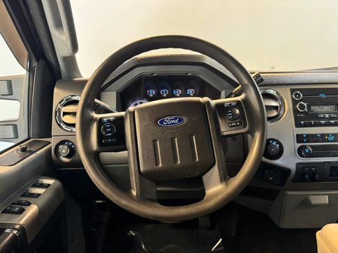 Used 2015 Ford F250 XLT w/ Camper Package AWD/4WD image 12