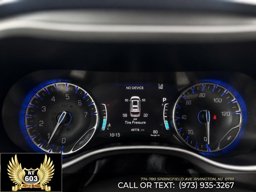 Used 2024 Chrysler Pacifica Touring-L FWD image 17