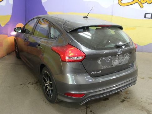 Used 2017 Ford Focus SE w/ SE Sport Package FWD image 5