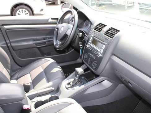 Used 2009 Volkswagen Jetta SE FWD image 12