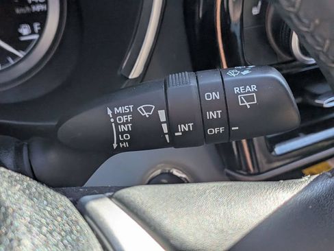 Used 2022 Toyota Highlander XLE AWD/4WD image 22