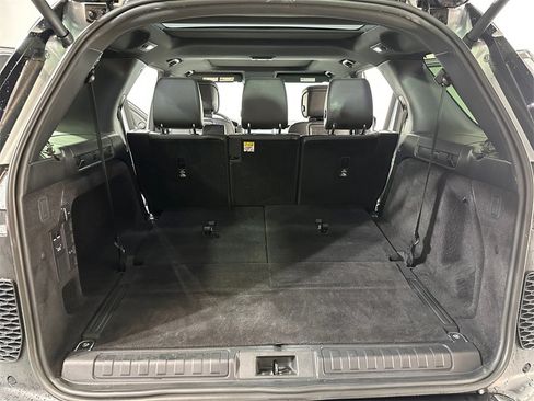 Used 2024 Land Rover Discovery Dynamic SE image 16