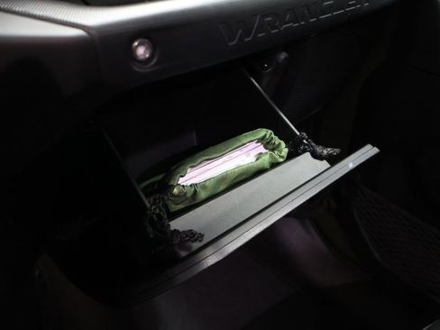 Used 2021 Jeep Wrangler Unlimited Rubicon image 39