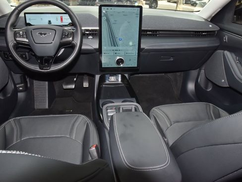 Certified 2025 Ford Mustang Mach-E Premium image 16