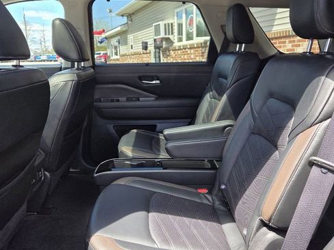 Used 2022 Nissan Pathfinder Platinum AWD/4WD image 12